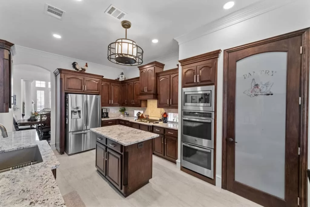 The Return of Warmth: How 2025’s Design Trends Are Moving Away from All-White Kitchens